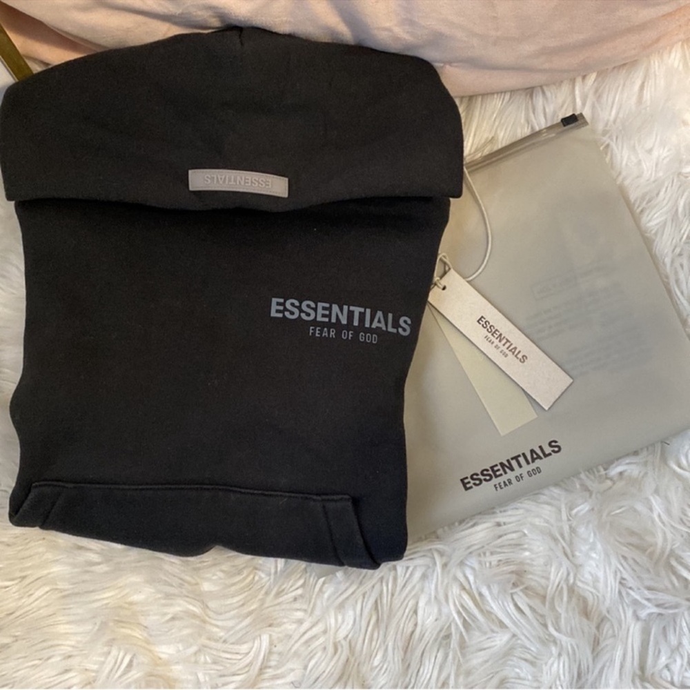 ESSENTIALS FEAR OF GOD Blackw/Gray logo
Sz:6-7(small) Runs big.Excellent cond.